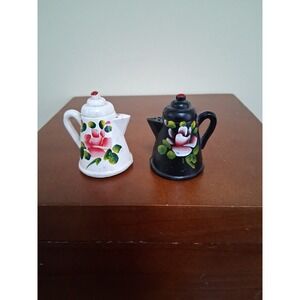 Vintage Tole 2"Metal Floral Black/ White Salt & Pepper Shaker  W/Cork Stopper